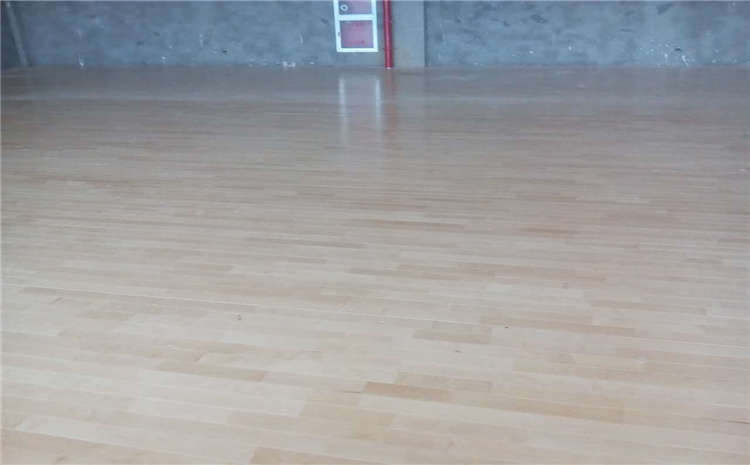 烏魯木齊楓樺木運動木地板怎么安裝