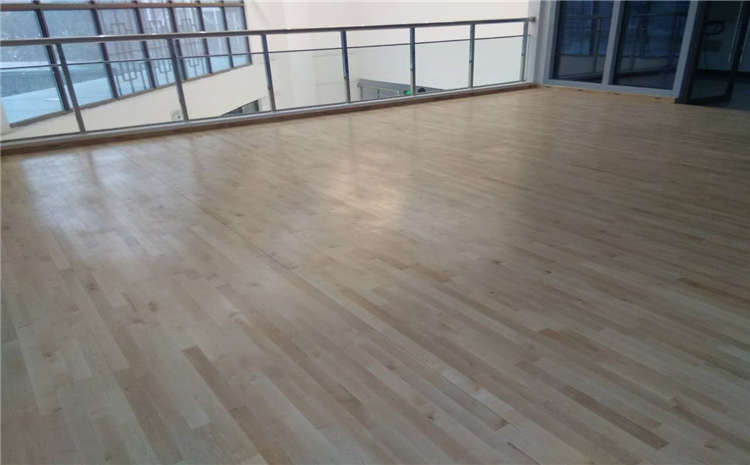 學(xué)校排球館木地板哪個牌子好？